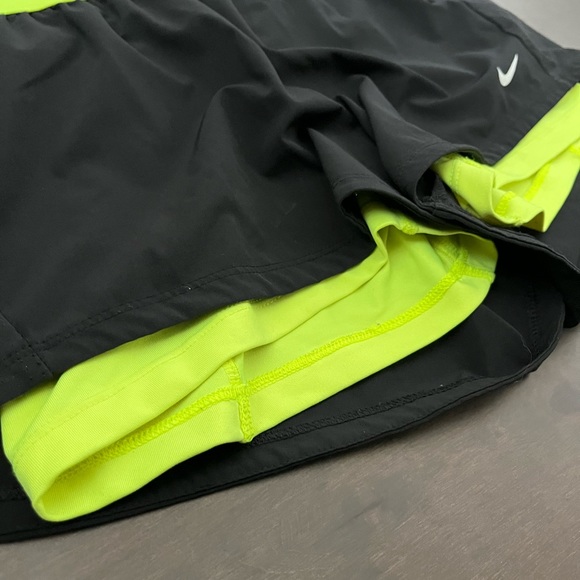 Nike Dri-Fit 5” Running Shorts with Built in compression shorts - Picture 6 of 9